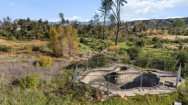 10141 Sandy Lane, Redding, CA 96001