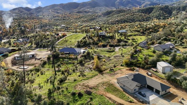 10141 Sandy Lane, Redding, CA 96001