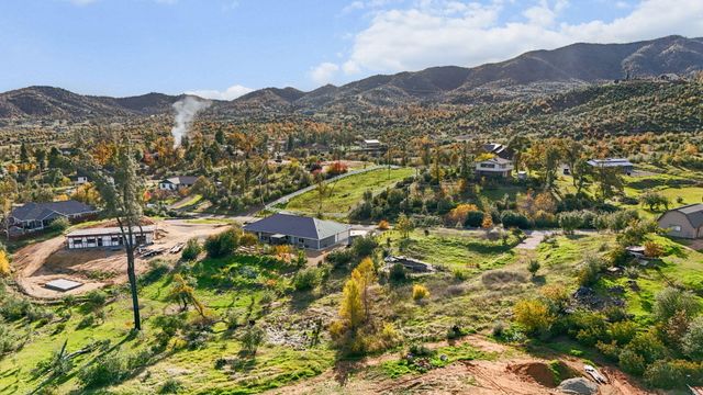 10141 Sandy Lane, Redding, CA 96001