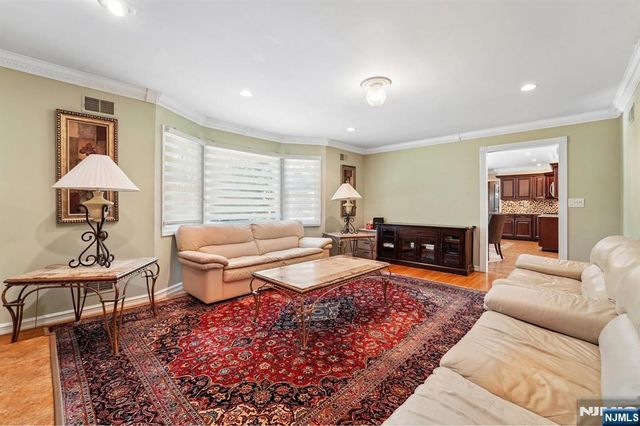 22 Brighton Terrace, Par-troy Hills Twp., NJ 07054