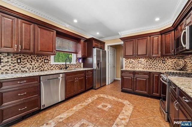 22 Brighton Terrace, Par-troy Hills Twp., NJ 07054