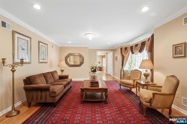 22 Brighton Terrace, Par-troy Hills Twp., NJ 07054