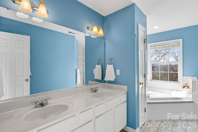 505 Kings Ridge, Asheville, NC 28804