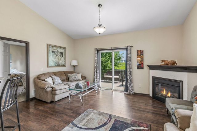 2588 Vierling Drive E, Shakopee, MN 55379