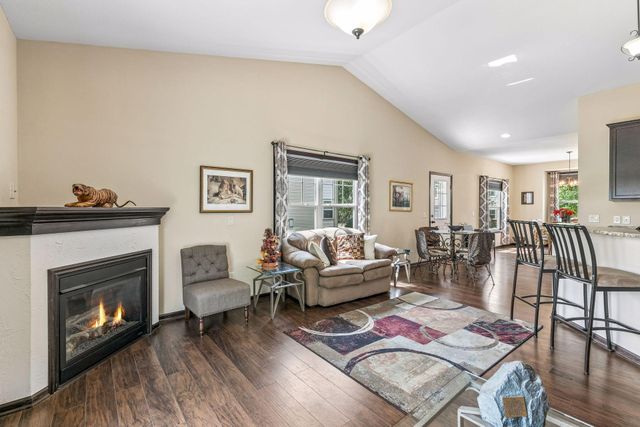 2588 Vierling Drive E, Shakopee, MN 55379