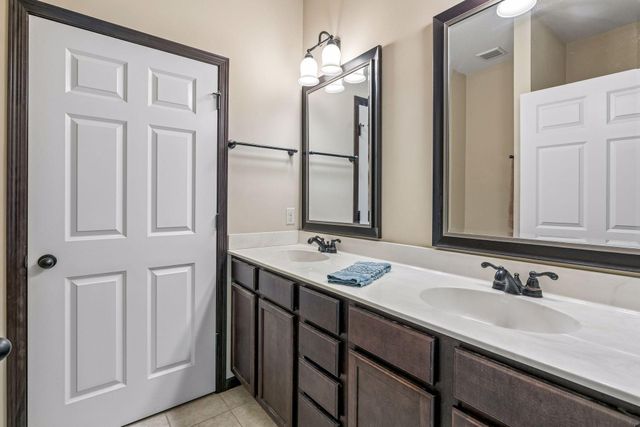 2588 Vierling Drive E, Shakopee, MN 55379