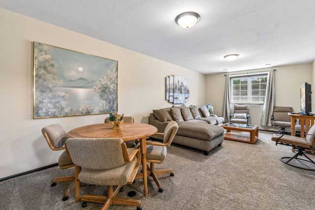2588 Vierling Drive E, Shakopee, MN 55379