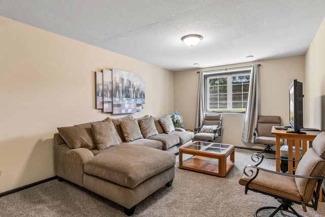 2588 Vierling Drive E, Shakopee, MN 55379