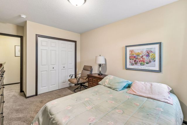 2588 Vierling Drive E, Shakopee, MN 55379