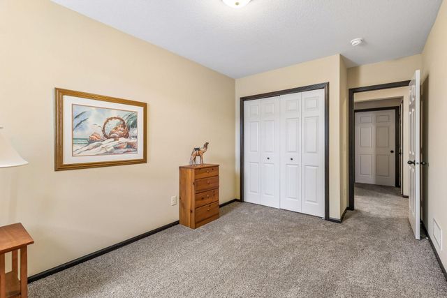 2588 Vierling Drive E, Shakopee, MN 55379