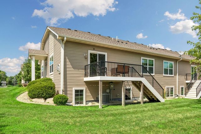2588 Vierling Drive E, Shakopee, MN 55379