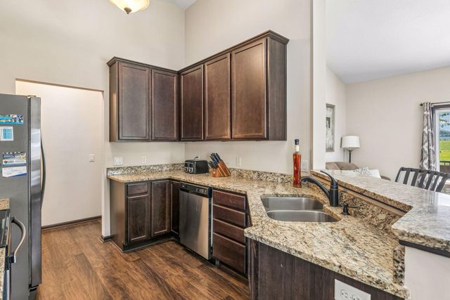 2588 Vierling Drive E, Shakopee, MN 55379