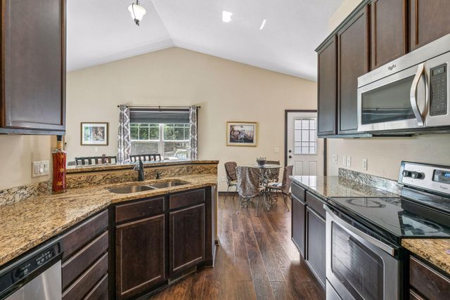2588 Vierling Drive E, Shakopee, MN 55379