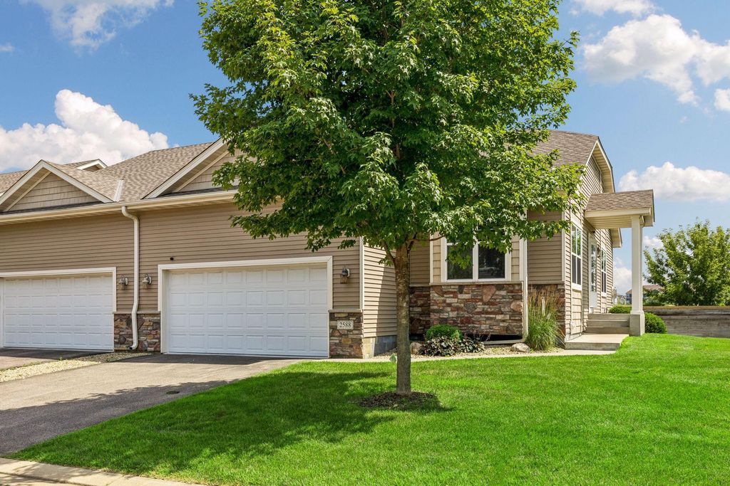 2588 Vierling Drive E, Shakopee, MN 55379