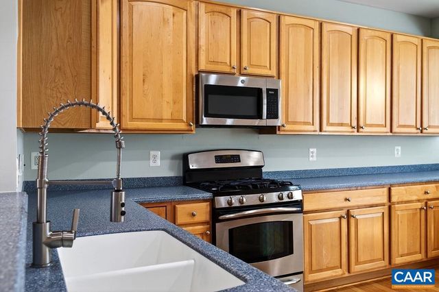 120 APPLE BLOSSOM CT, Nellysford, VA 22958