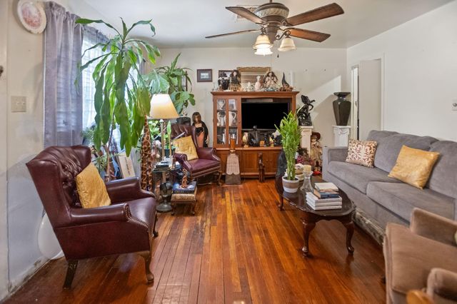 6026 Wortham Way, Houston, TX 77033