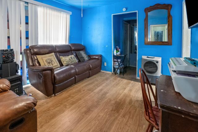 6026 Wortham Way, Houston, TX 77033