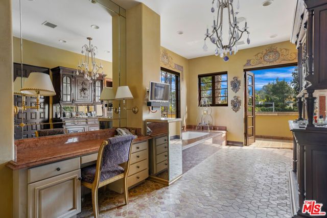 5 Beverly Parkway, Los Angeles, CA 90210