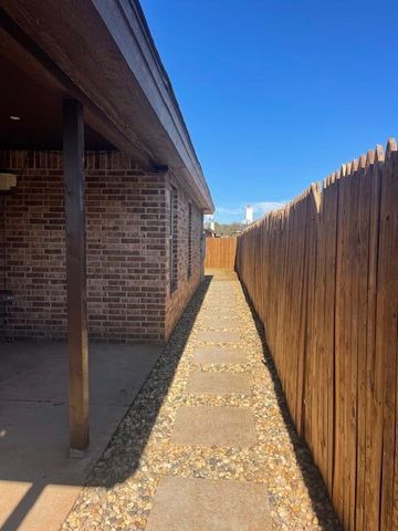 5828 104th Street, Lubbock, TX 79424