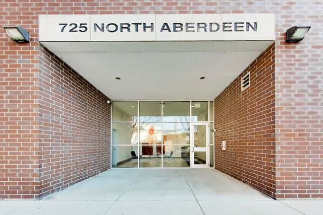 725 N Aberdeen Street 202, Chicago, IL 60642