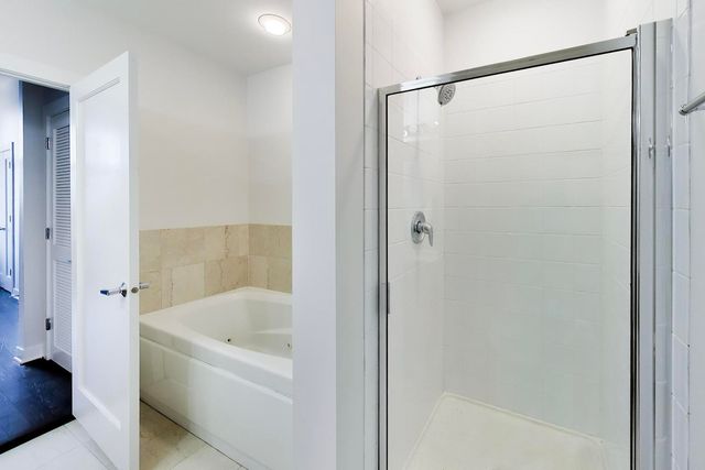 725 N Aberdeen Street 202, Chicago, IL 60642