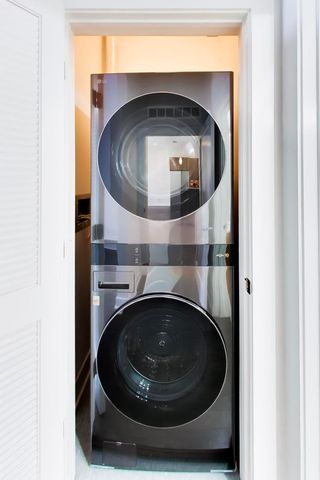 725 N Aberdeen Street 202, Chicago, IL 60642