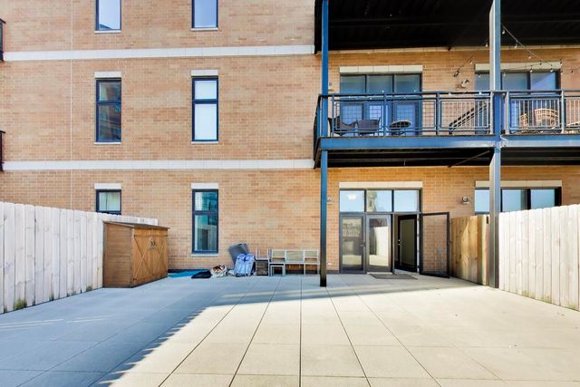 725 N Aberdeen Street 202, Chicago, IL 60642