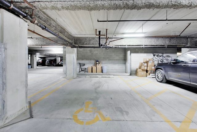 725 N Aberdeen Street 202, Chicago, IL 60642