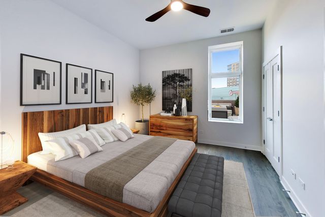 725 N Aberdeen Street 202, Chicago, IL 60642