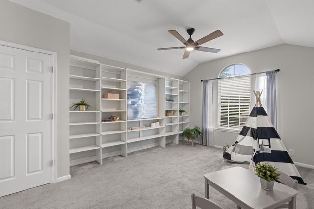 120 Meadowside DR, Hutto, TX 78634