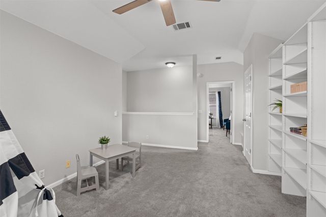 120 Meadowside DR, Hutto, TX 78634