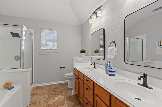 120 Meadowside DR, Hutto, TX 78634