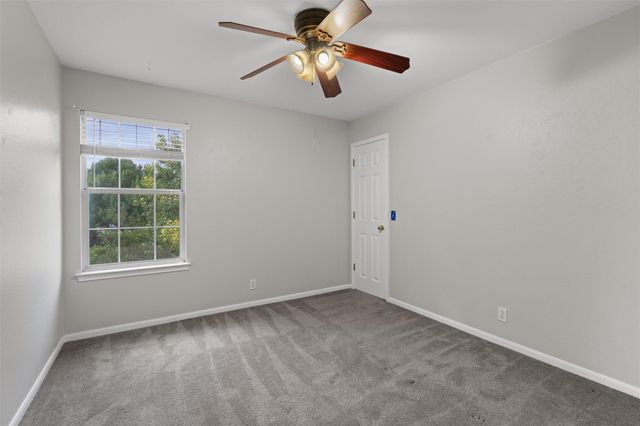 120 Meadowside DR, Hutto, TX 78634