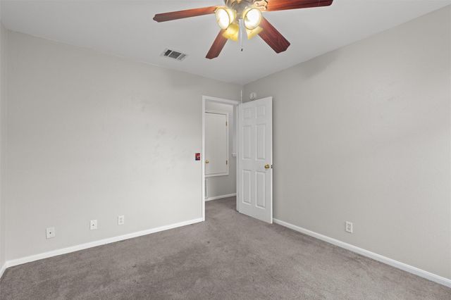 120 Meadowside DR, Hutto, TX 78634