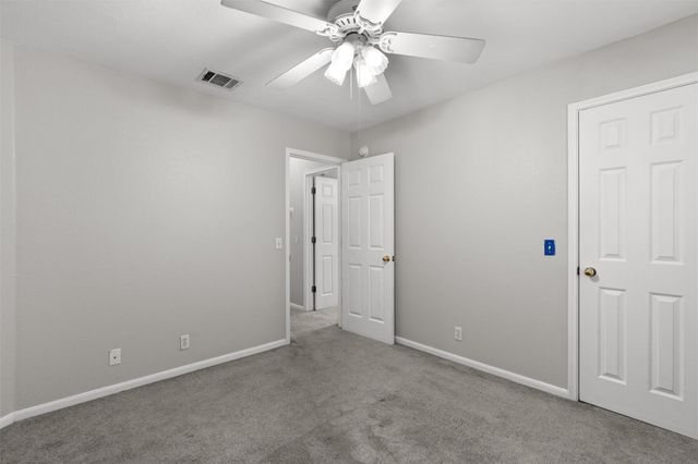 120 Meadowside DR, Hutto, TX 78634