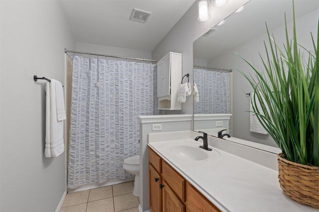 120 Meadowside DR, Hutto, TX 78634