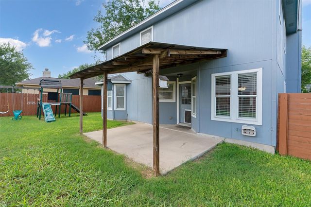 120 Meadowside DR, Hutto, TX 78634