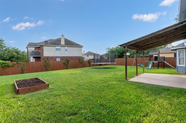 120 Meadowside DR, Hutto, TX 78634