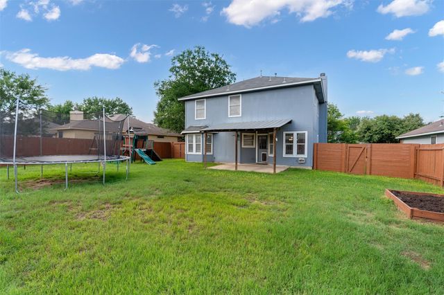 120 Meadowside DR, Hutto, TX 78634