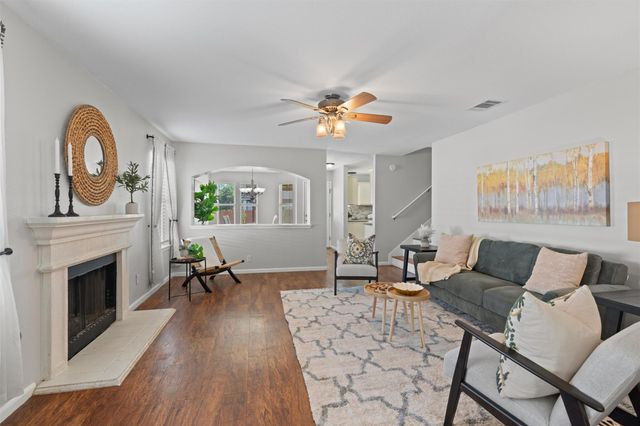 120 Meadowside DR, Hutto, TX 78634