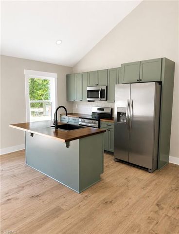 121 Smith Avenue, Lexington, NC 27292