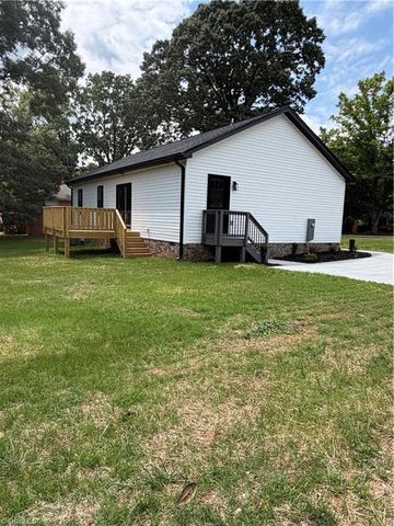 121 Smith Avenue, Lexington, NC 27292