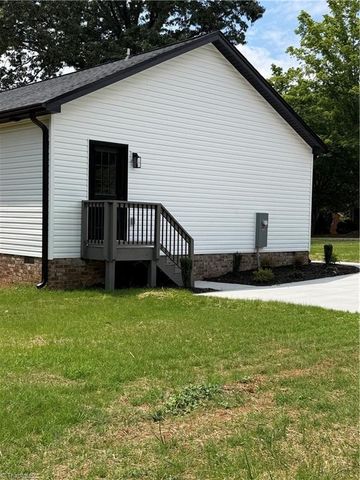 121 Smith Avenue, Lexington, NC 27292