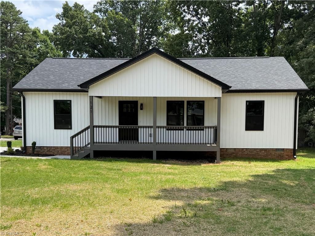 121 Smith Avenue, Lexington, NC 27292