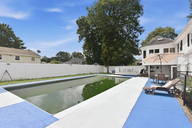 54 Michael Dr, Brockton, MA 02301