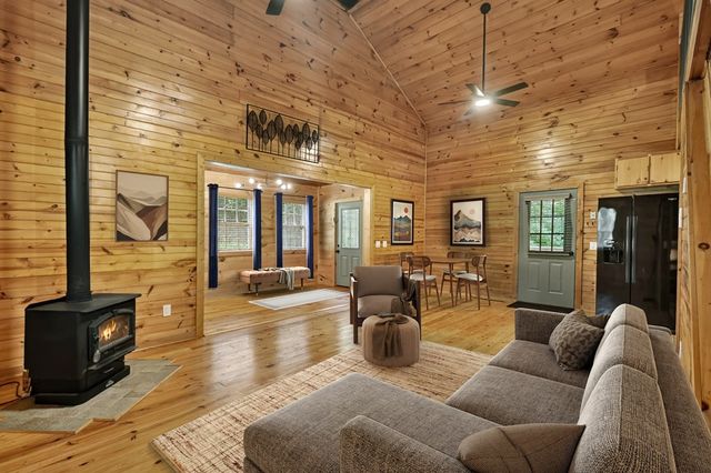665 Shady Lane, Mineral Bluff, GA 30559