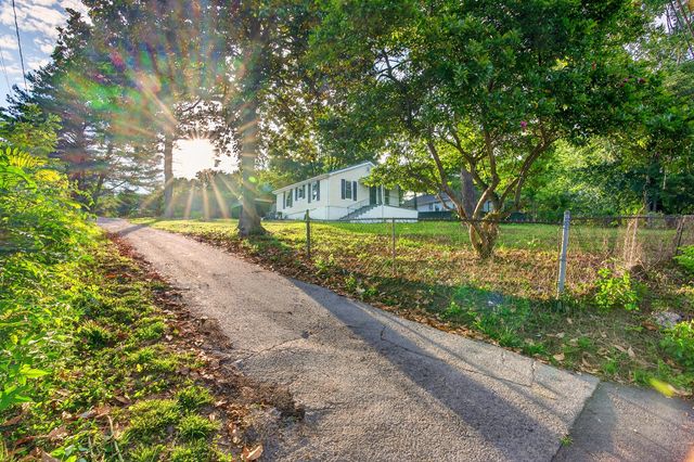 241 E Circle, Rossville, GA 30741