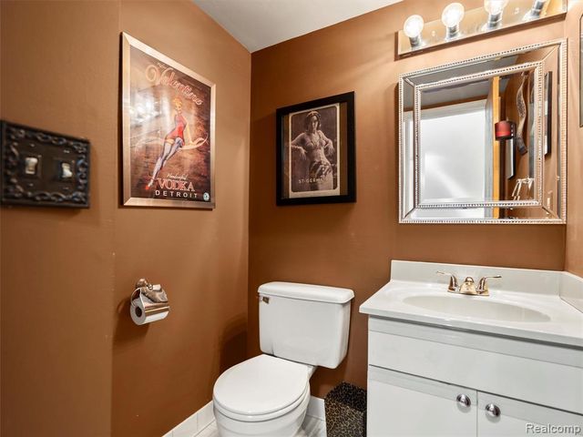 9026 E Bluewater Drive, Clarkston, MI 48348