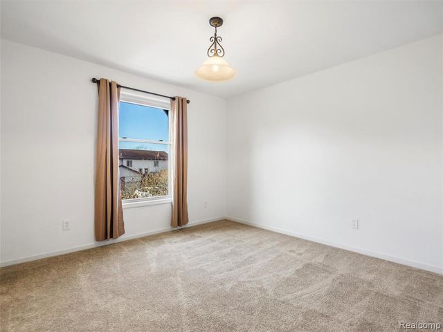 9026 E Bluewater Drive, Clarkston, MI 48348