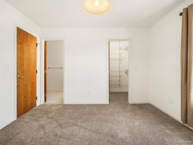 9026 E Bluewater Drive, Clarkston, MI 48348